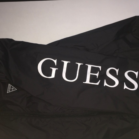 Guess jet black windbreaker - Picture 2 of 8